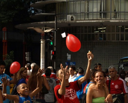 Balões: Intervenção urbana do GIA+Poro